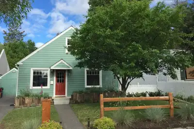 Image de Bluebird Day - Hill Street Beauty - Centre-ville à pied ou à vélo, Animaux admis, Bain à remous