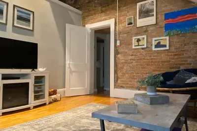 Image de Près du train de banlieue, de Boston, de l'aéroport, du casino et plus encore!