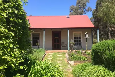 Image de Rosebank Cottage. Imaginez un chalet parfait, situé dans de beaux jardins.