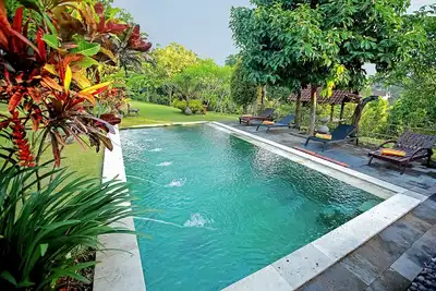 Image de Maison historique Joglo 4 chambres, piscine privée, grand jardin, personnel d'entretien