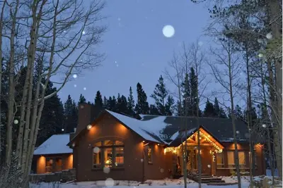 Image de Grand Lodge familial au sud de Breckenridge sur une superficie calme et boisée