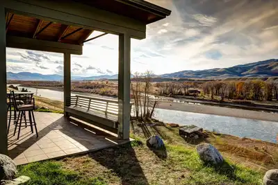 Image de Tarifs réduits! Accueil River Front, meilleures vues dans la vallée! Option Pour Ajouter Tipis **