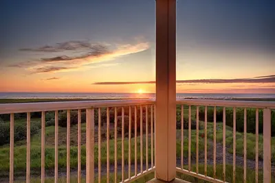 Image de Nouveau! ! Romantique! Incroyable vue à 180 degrés, marches menant à la ville, à la plage et au sentier de la découverte (soleil)