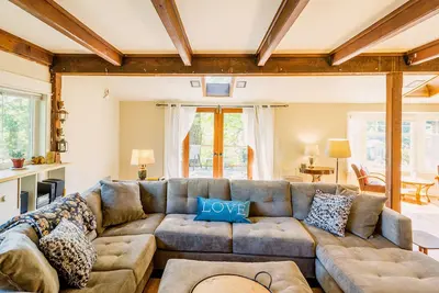 Image de Près Du Campus, Confortable Maison 2 Chambres Avec Charme Abondant