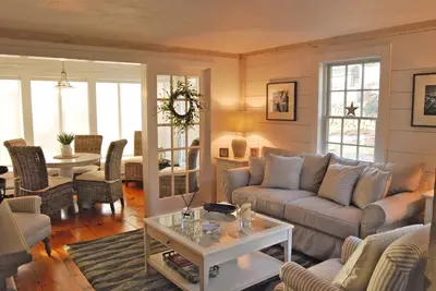Image de Nouveaux propriétaires! Superbe Cottage avec vue sur l'océan - Première fois disponible à la location!