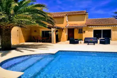 Image de Villa Provencale Piscine Et Parking Prive, 7000m2 De Jardin, <br>ENTIÈREMENT Cloture.