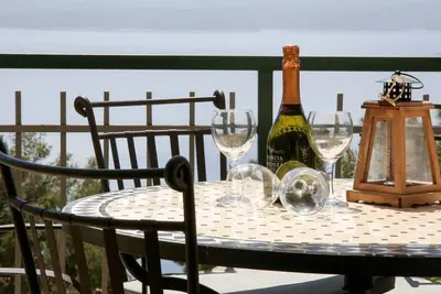 Image de Appartement haut de gamme avec piscine et vue mer