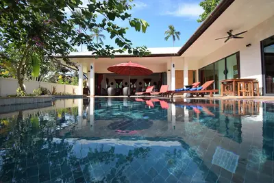 Image de Villa de luxe avec piscine privée de 4 chambres, Bang Por Beach, accueille 8 + 1