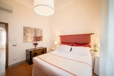 Image de The Leonardo Apartment, at the second floor, consist of a large living room and one spacious master double bedroom, a mezzanine with a queen-size bed, one bathroom with shower, and fully equipped kitchen with view on the surrounding countryside. The suite