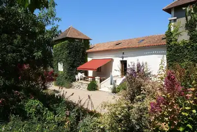 Image de Grande maison Ă la campagne avec piscine et vue panoramique