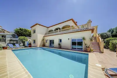Image de Cap Negre, avec 4 chambres, 8 couchages, vue imprenable sur la mer, piscine et wifi Javea