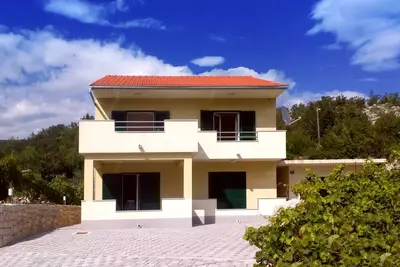 Image de Remise de dernière minute, grande maison pour 8 personnes avec vue sur la montagne près du bord de mer.