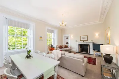 Image de Appartement récemment rénové avec 3 chambres dans le centre de St Andrews