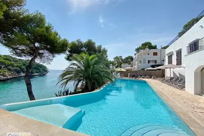 6 Lits, 6 Bains Première ligne de plage de Cala d´Or avec accès direct emplacement incroyable.