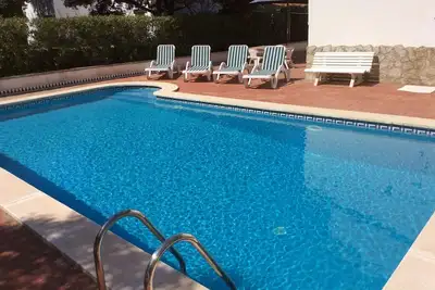Image de Villa pour 6 personnes avec parking et piscine privée.