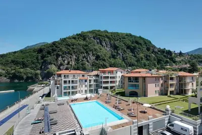 Image de Superbe appartement avec piscine et vue sur le lac