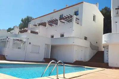 Image de Duplex avec belle terrasse, salon jardin vue panoramique sur mer et montagne