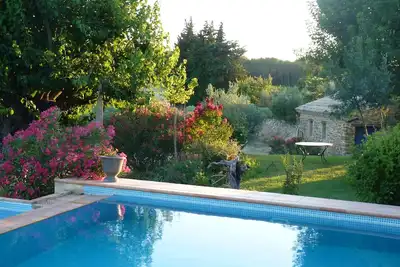 Image de Jolie maison provençale avec son jardin privatif au sein d'une vaste magnanerie