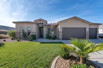 Image de Desert Cove Nouveau! Piscine privée / Spa. 4 chambres et 4 salles de bain! Peut accueillir jusqu'à 16!