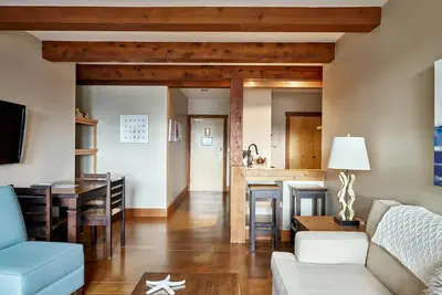 Whiskey Landing-Magnifique condo situé au coeur d'Ucluelet, juste à côté de l'aquarium d'Ucluelet! 4 personnes