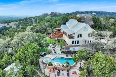 Image de Vues majestueuses de la vallée de Wimberley! Plan d'étage de piscine et tentaculaire personnalisé.