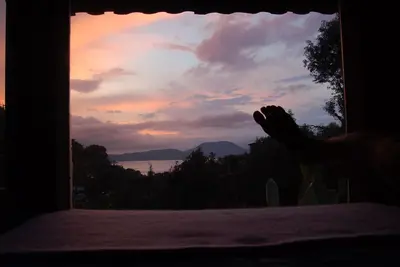 Image de Casita Coporito avec vue sur le lac et le ruisseau