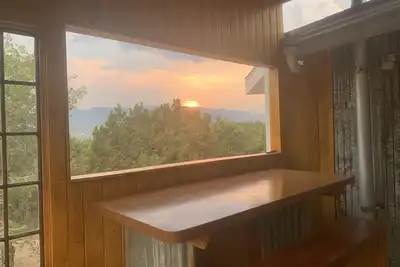 Image de Maison De Montagne PRIVÉE Nouvellement RÉNOVÉE Avec Hot Tub