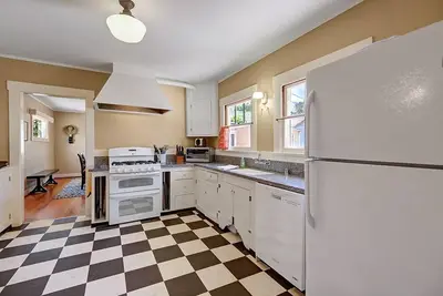 Image de Maison tentaculaire, beaucoup d'espace extérieur, barbecue, Wifi, min loin de la plage