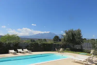 Image de Trois piece: Residence avec piscine et jardin