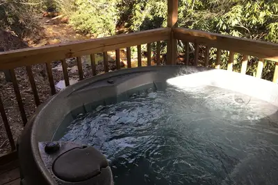 Image de Stoney Fork Paradise sur le ruisseau! - Spa privatif, Cheminée, Romantique, Connexion Wi-Fi gratuite, Animaux admis