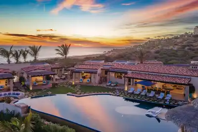 Image de Villa de style méditerranéen avec salle de sport, salle de jeux, immense piscine et à quelques minutes du centre-ville