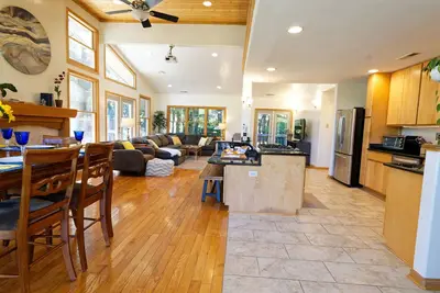 Image de Grande maison de luxe avec parc privé de 4 acres à 15 min du centre-ville d'Asheville