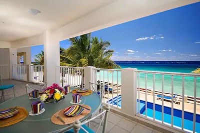 Image de Las Brisas # 101, Magnifique condo Oceanfront 3 chambres, sur une plage de sable blanc!