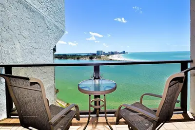 Image de 440 West Condo 1604n Profitez de la vue magnifique sur l'eau depuis votre balcon privé