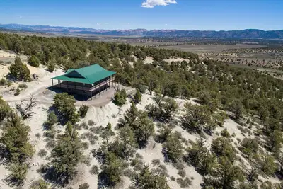 Image de Privé Luxueux Ridgetop Hideaway sur 9 Acres! Entre Bryce & Zion! A \\ C