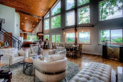 Image de Un ruisseau chuchotant, tout simplement luxueux, spectaculaire, haut de gamme et branché - à proximité de Hendersonville