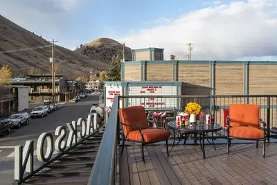 Image de Condo parfaitement situé au centre-ville de Jackson, vie urbaine à Jackson Hole