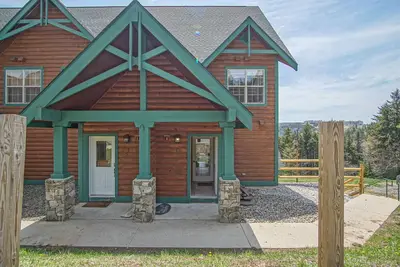 Image de 2 Chambres à coucher, 2. 5 Bains: Ski in / Ski out, Cheminée à gaz, Camp 4 Hot Tub. <br><br>Chambre à coucher principale: Pillowtop K