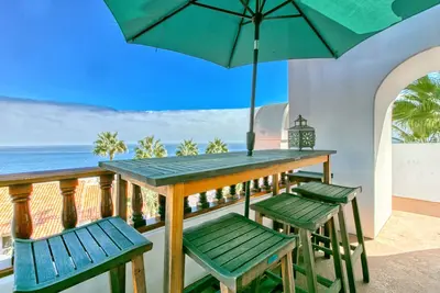 Image de Vues sur la mer, balcon privé, voiturette de golf + seulement 10 étapes!