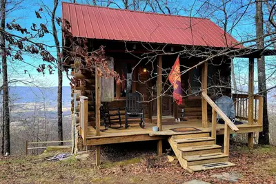 Image de Log Cabin dans les nuages avec une vue Million Dollar. Jacuzzi! Proche du centre ville!