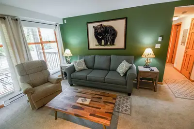 Image de Stoney Creek Northstar 14 - l'emplacement du village de Whistler, la piscine et au bain à remous