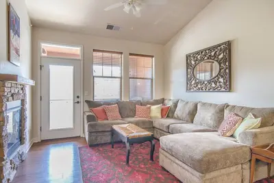 Image de Spacieuse Nouveau 2 Bed 2 Bath / à Granby Ranch! Sleeps 6 (Pool Access)