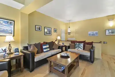 Image de Condo 2 chambres, 2 salles de bain, balcon avec vue, piscine commune et jacuzzi