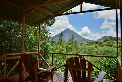 Image de Belle maison privée au coeur du village avec de superbes vues sur le volcan!