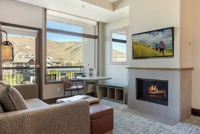 Image de Riverfront Resort Platinum Studio, Ski in / out, Ski / Boot Valet, Cheminée, 6ème étage