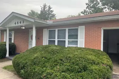 Image de Un Beau Bungalow De 3 Chambres Avec Toutes Les COMMODITÉS Modernes PRÈS D'Un Parc! !