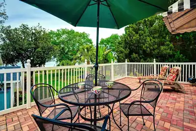 Image de Dunedin Garden Cottage Terrasse sur le toit calme | Marche jusqu'au centre-ville de Dunedin