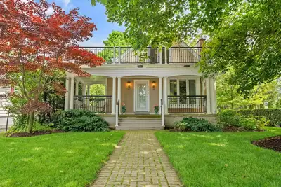 Image de 2 min à pied des commerces, théâtre, salle à manger, bord de l'eau, parking, wifi, barbecue, immense balcon / patio