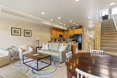 Image de Belle location de vacances de 2 chambres à Huntsville à 10 minutes de Snowbasin