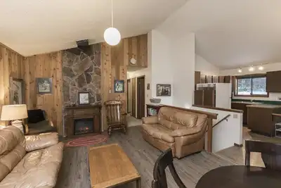 Image de Belle maison privée de 5 chambres et 2 salles de bain idéale pour les grands groupes de familles et d'amis